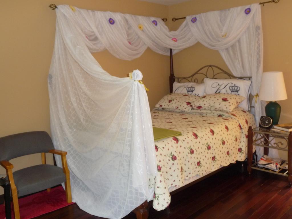 Davis Brook Retreat Bed & Breakfast Sechelt Luaran gambar