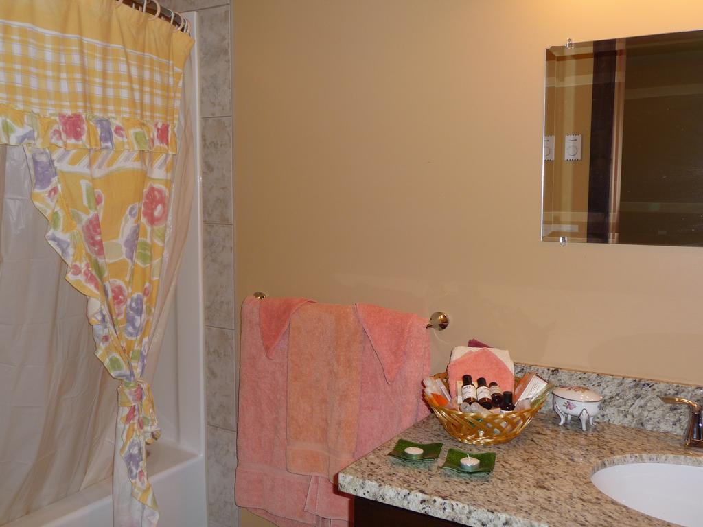 Davis Brook Retreat Bed & Breakfast Sechelt Luaran gambar