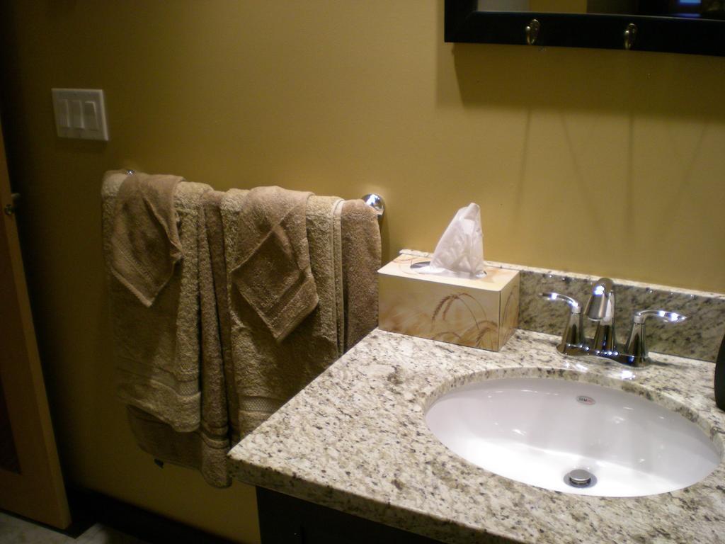 Davis Brook Retreat Bed & Breakfast Sechelt Bilik gambar