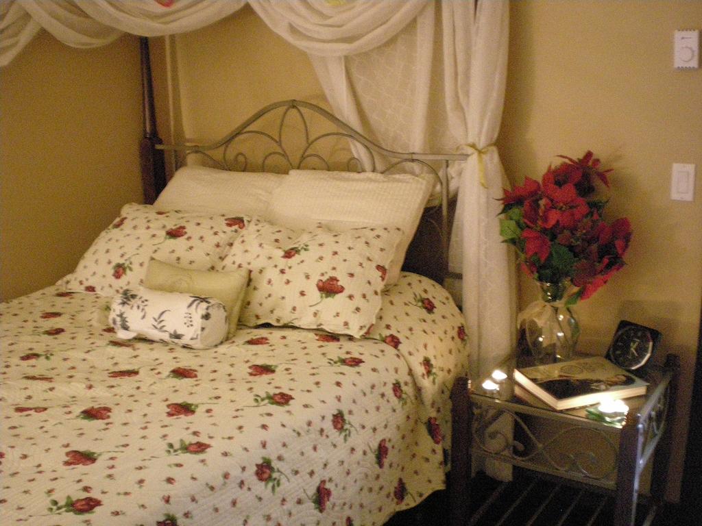 Davis Brook Retreat Bed & Breakfast Sechelt Bilik gambar
