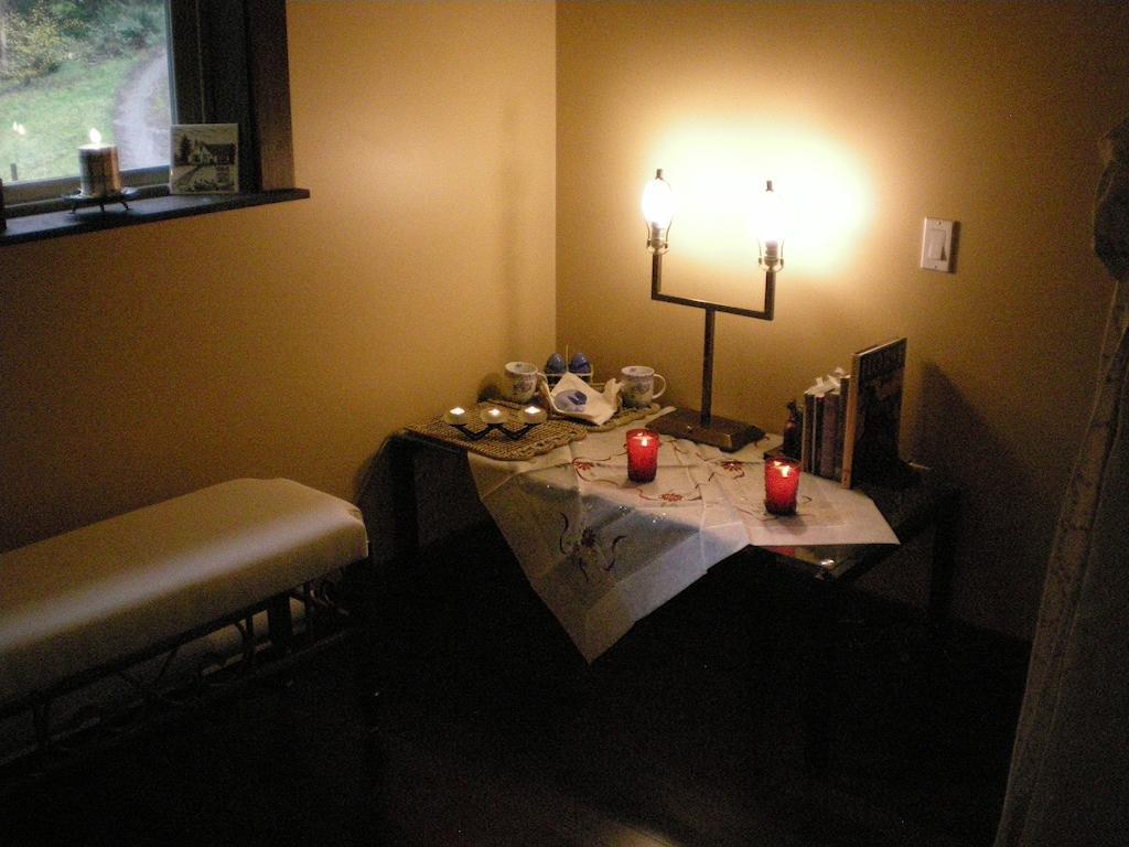 Davis Brook Retreat Bed & Breakfast Sechelt Bilik gambar